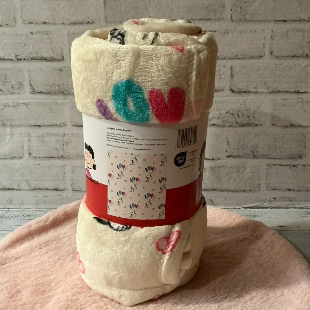 Berkshire Snoopy Blanket with Heart and Balloon Design